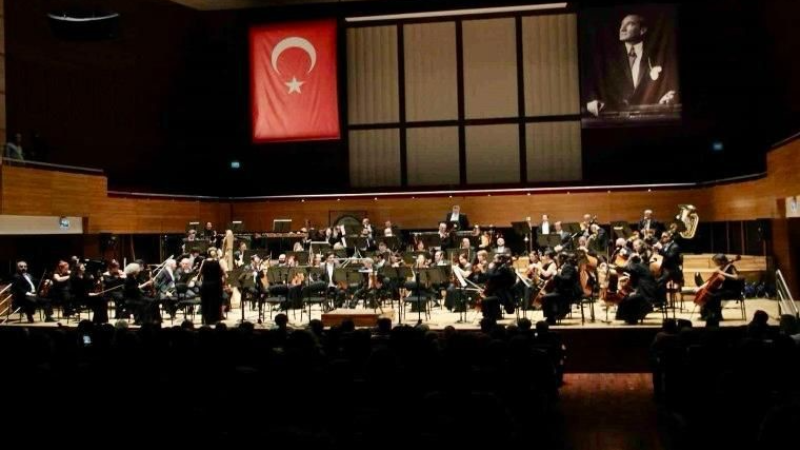 Bursa'da Prof. Dr. Ayhan Kızıl için anlamlı konser!