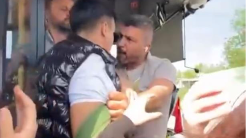 Bursa'da sabah saatlerinde gergin anlar; Otobüsün içi karıştı...