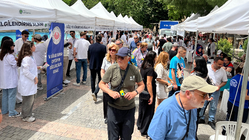 Bursa'da Sağlık Sokağı yoğun ilgi gördü