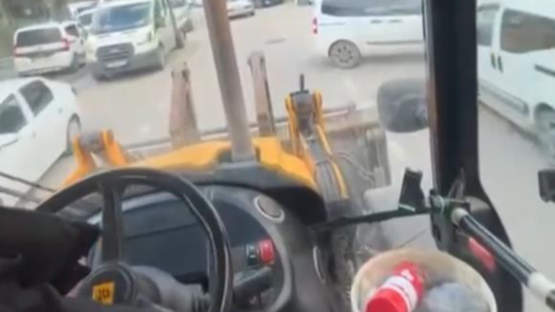 Bursa'da şaka gibi olay; İş makinesini kaçırdı, trafiği tehlikeye attı