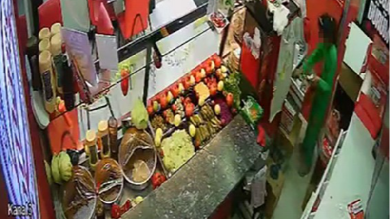 Bursa'da saniye saniye hırsızlık; Çocuğa yaptırdılar...