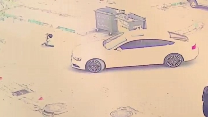 Bursa'da scootera binen çocuğun üzerinden otomobil geçti