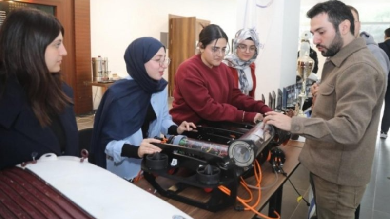 Bursa'da sektör temsilcileri 'Robot Günleri'nde buluştu