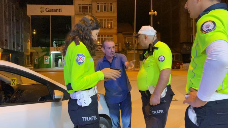 Bursa'da sen misin alkolmetreyi üflemeyen!
