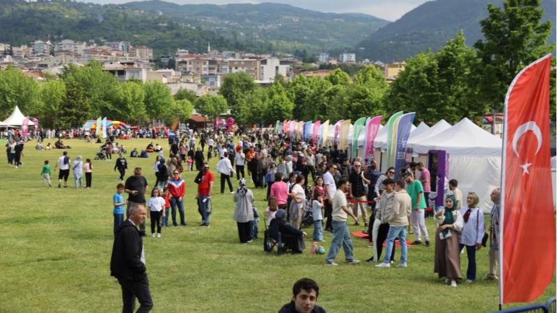 Bursa’da şenlik başladı; Herkes Hüdavendigar Parkı'na...
