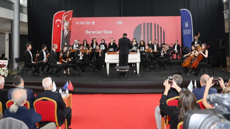 Bursa'da ses ve fikirler sanata dönüştü