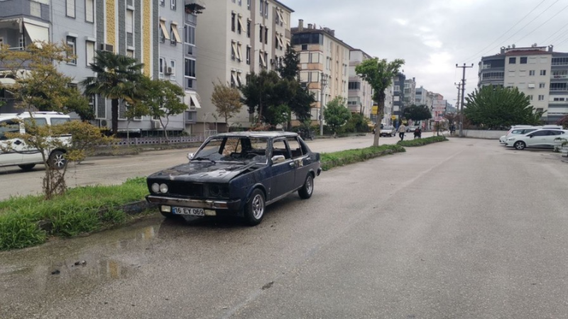 Bursa'da seyir halindeki otomobil küle döndü