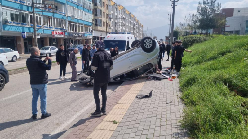 Bursa'da seyir halindeyken telefonuyla uğraştı, takla attı