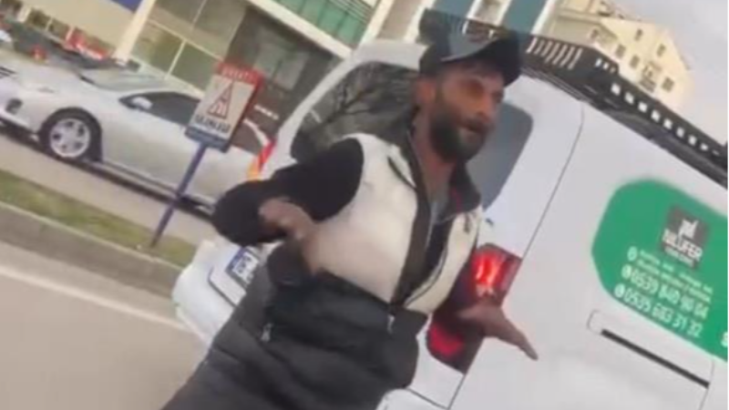 Bursa'da seyyar çiçekçilik yapan vatandaşın keyifli anı!