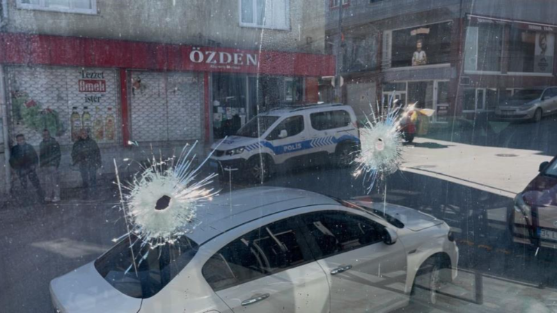 Bursa'da silah sesleri; İş yerini kurşunlayıp kaçtı