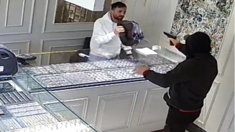 Bursa'da silahla karşı karşıya kalan kuyumcu konuştu!