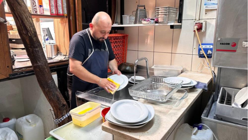 Bursa'da stajer olarak başladı patron oldu!