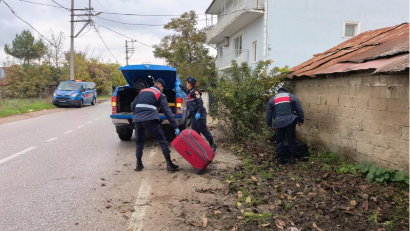 Bursa'da şüpheli valiz alarmı; İçinden bakın ne çıktı...