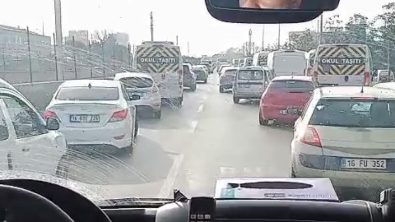 Bursa'da sürücülerden alkışlanacak hareket!