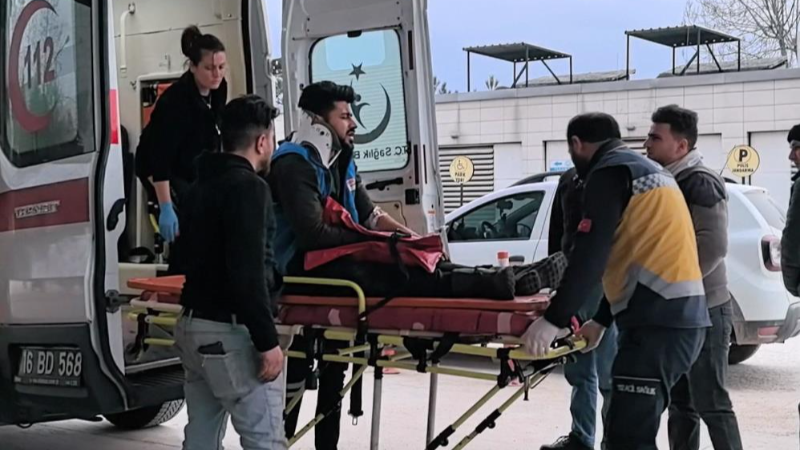 Bursa'da tadilat için çıktığı çatıdan düştü