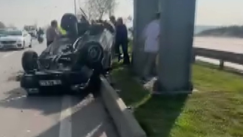 Bursa'da takla atan otomobil ters durdu