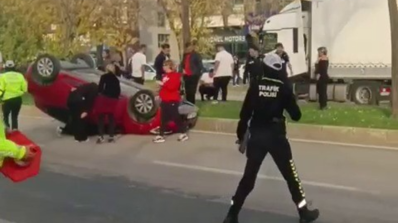 Bursa'da takla atan otomobilde zor anlar!