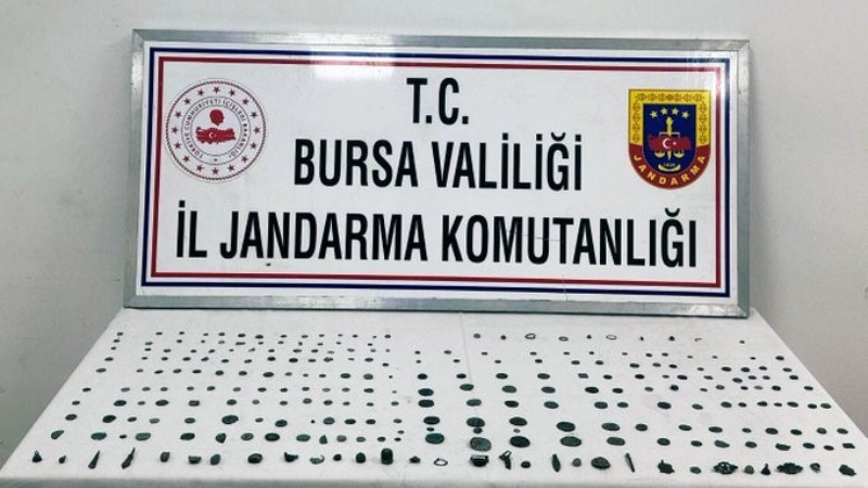 Bursa'da tarihi eser operasyonu: 222 sikke, 41 obje ele geçirildi