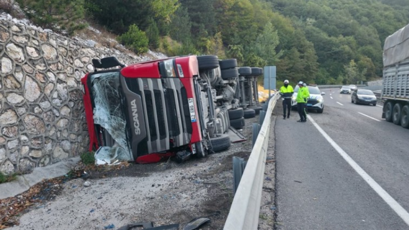 Bursa'da tır bu hale geldi!