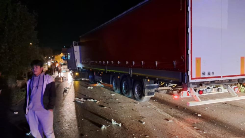 Bursa'da tır ile otomobil çarpıştı: 1 yaralı