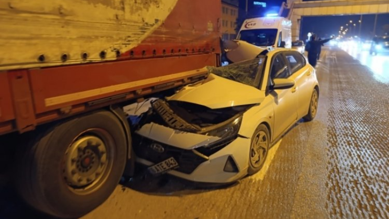 Bursa'da tıra bıçak gibi saplandı!
