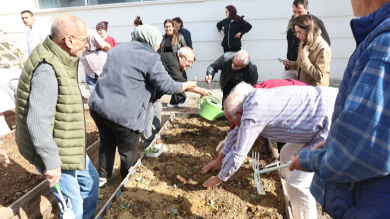 Bursa'da toprağa emek vermenin mutluluğunu yaşadılar