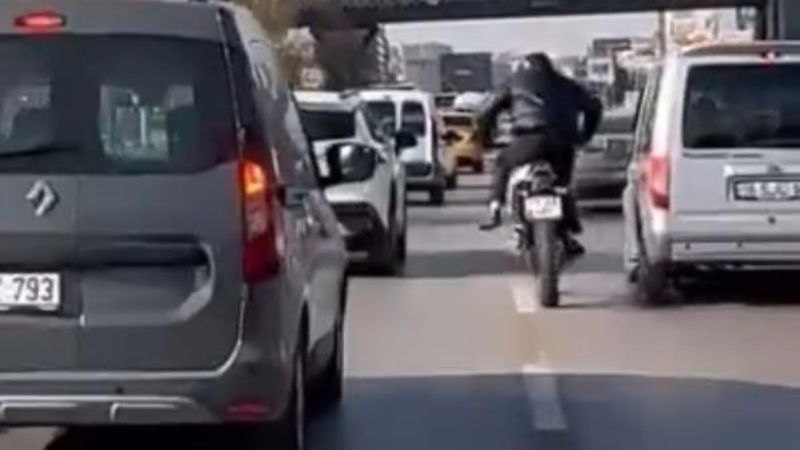 Bursa'da trafiği tehlikeye düşüren anlar!