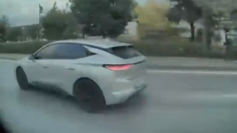 Bursa'da trafiği tehlikeye düşüren araç!