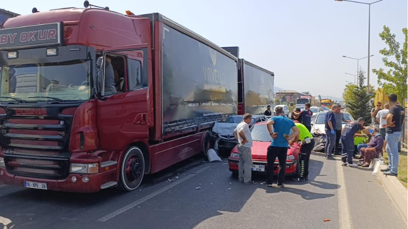 Bursa'da trafikte dehşet anları; 2 yaralı...