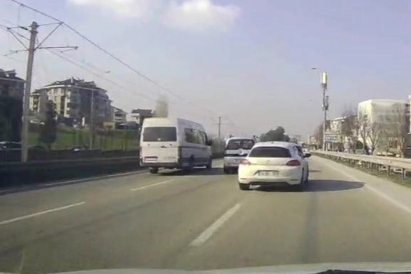 Bursa'da trafikte makas atan sürücü tehlike saçtı