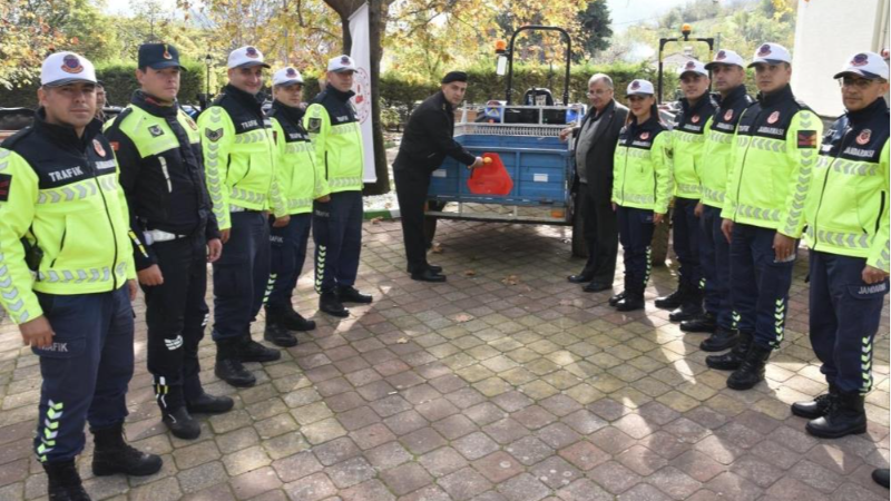 Bursa'da traktör kullanıcılarına ekipman desteği