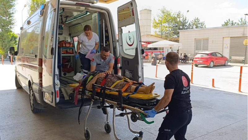 Bursa'da traktörün altında kalan yaşlı kadın ağır yaralandı