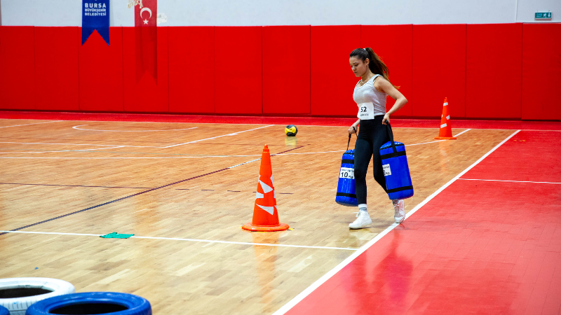 Bursa'da tüm bu uğraş zabıta olabilmek için!