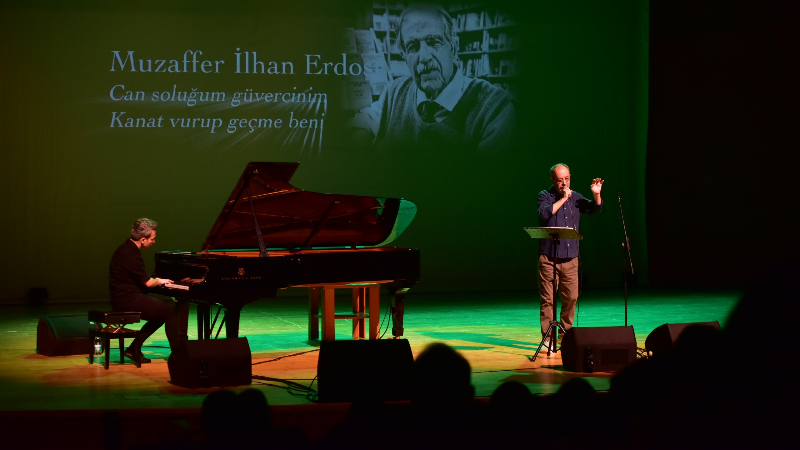 Bursa'da unutulmaz gece;  Edebiyat ve müziği aynı sahnede...