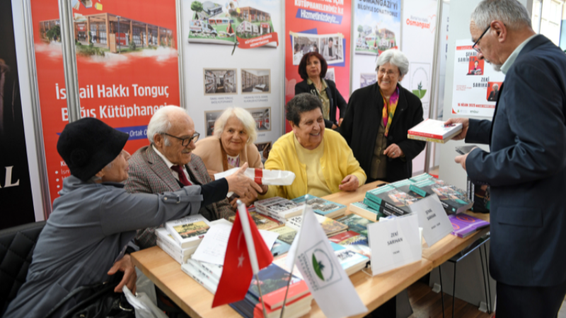Bursa'da ustalara kitapseverlerden yoğun ilgi