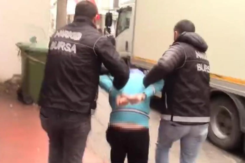 Bursa'da uyuşturucu baskını; 3 katlı fabrika çökertildi