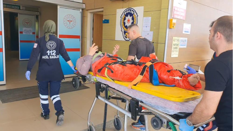 Bursa'da üzerine sunta düşen işçinin bacakları kırıldı