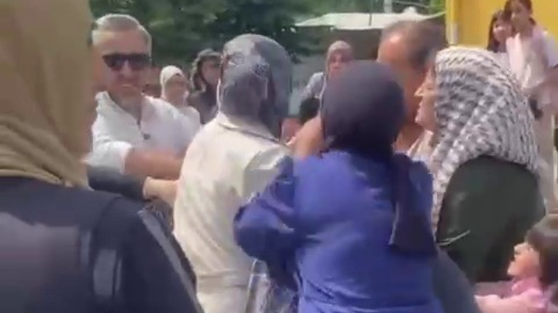 Bursa'da veliler kavga etti, çocuklar korku dolu anlar yaşadı!