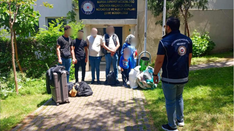 Bursa'da yabancıları kaçak taşıyan organizatör kıskıvrak yakalandı