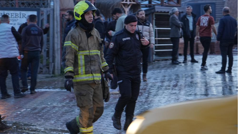 Bursa'da yangın yerinde polise saldırı!