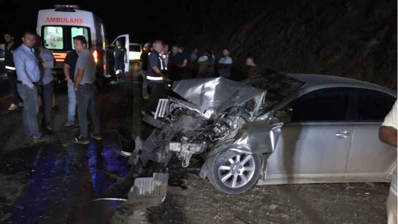 Bursa'da yangına yardım götüren otomobil su tankerine çarptı