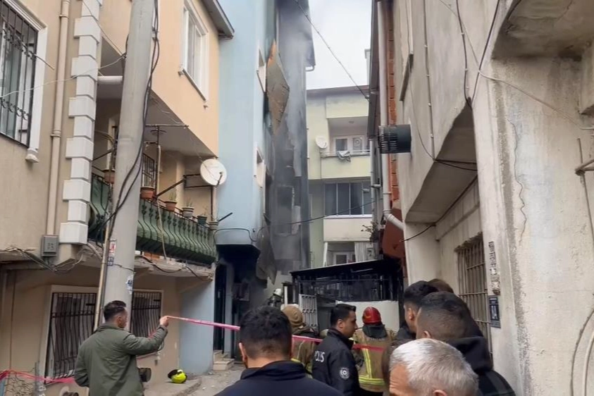Bursa'da yangında 4 katlı bina kullanılamaz hale geldi