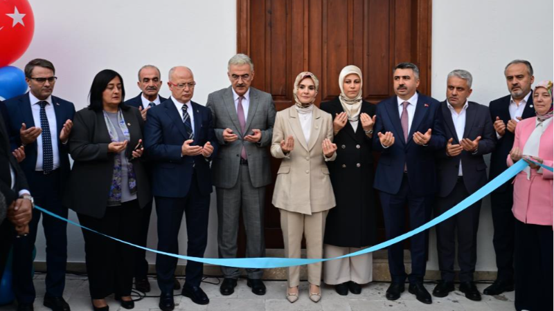 Bursa'da Yıldırım Sanat ve Zanaat Merkezi'ni Bakan Göktaş açtı