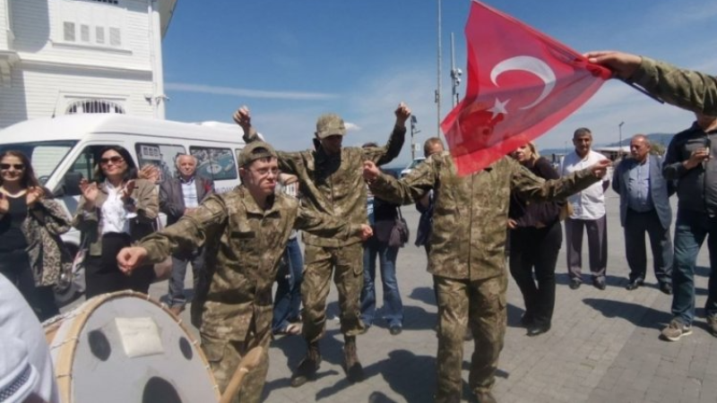 Bursa'da 'Yok böyle asker eğlencesi' dedirten görüntüler