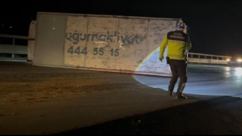 Bursa'da yola dökülen mazot trafiği felç etti