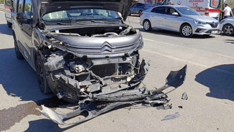 Bursa'da yürekler ağza geldi; 4 yaralı...