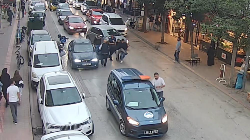 Bursa'da zabıta ekiplerinden can kurtaran hamle!
