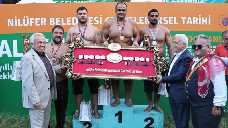 Bursa’da zafer Mehmet Yeşil Yeşil'in...