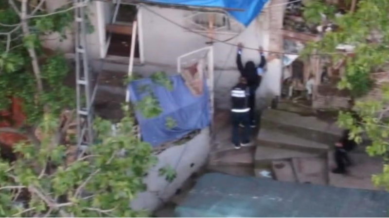 Bursa'da zehir tacirlerine şok baskın; 34 kişi tutuklandı...