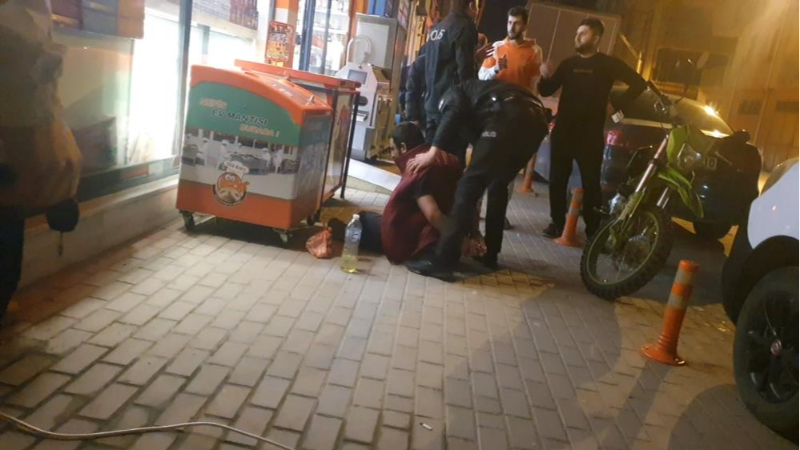 Bursa'da zihinsel engelli genç bakkalı kundaklamaya çalıştı!